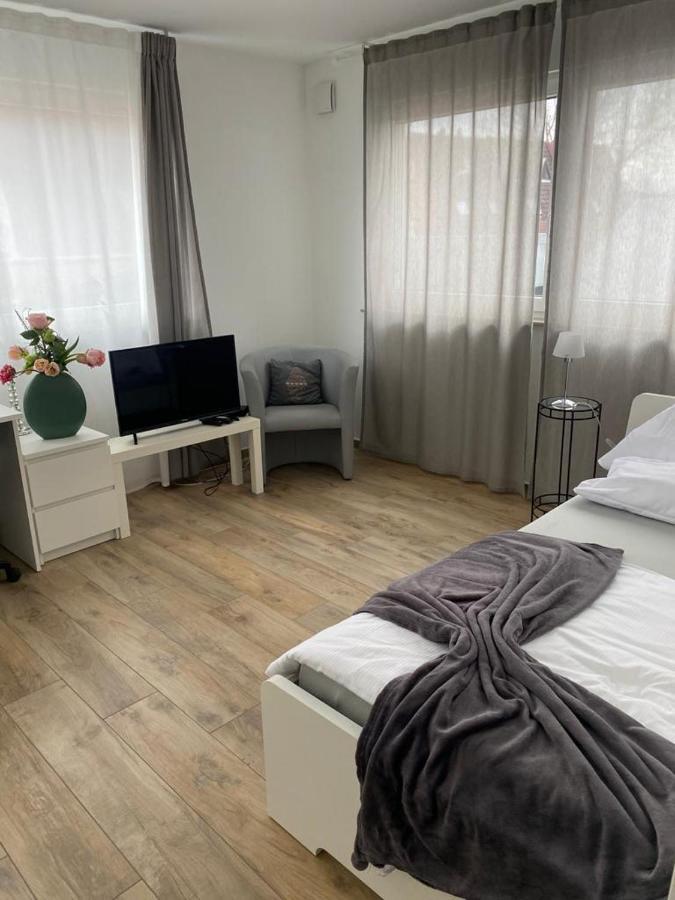 Ferienwohnungen Lamisto Am Waldesrand Neckartenzlingen Exteriér fotografie